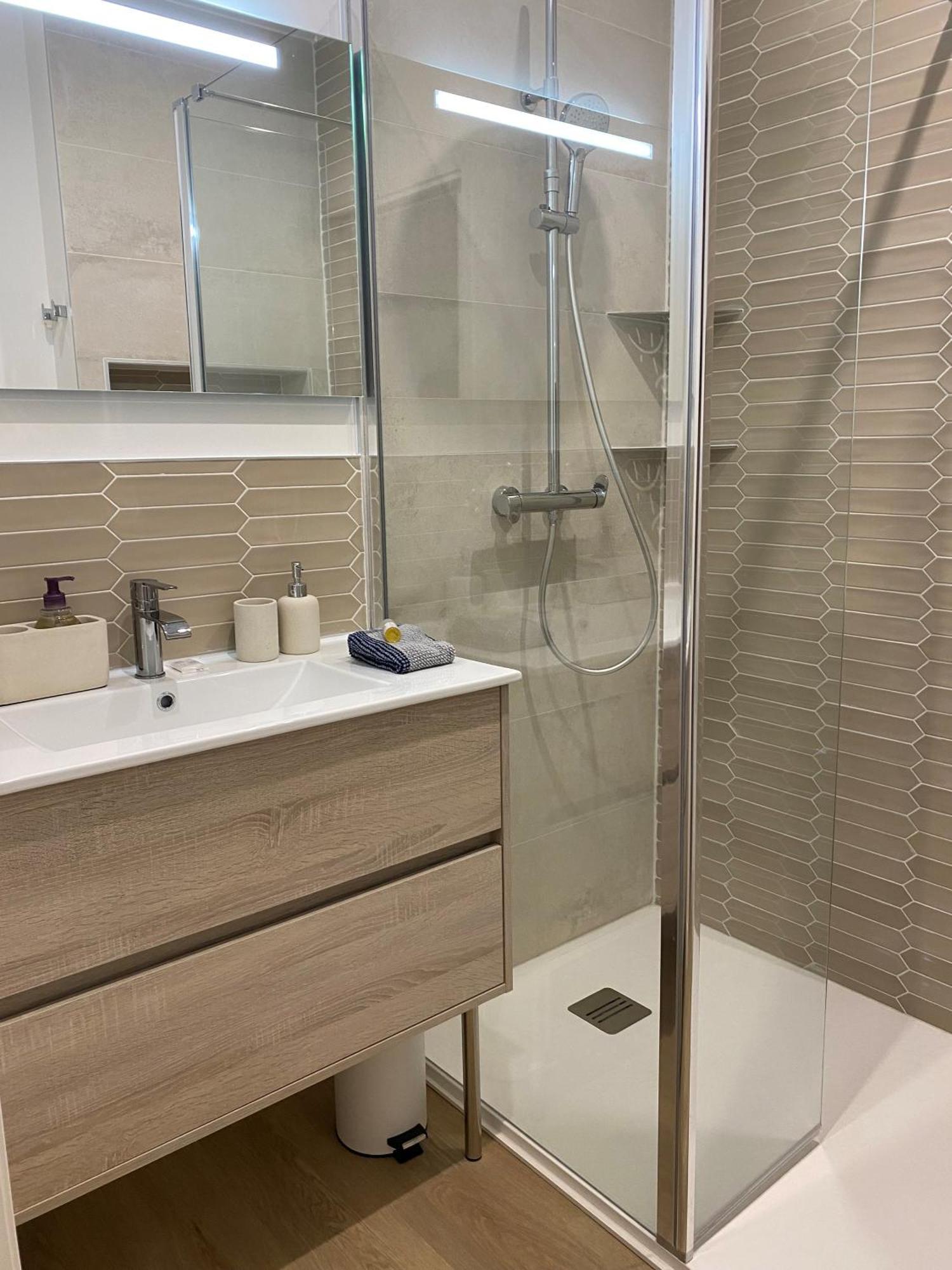 Luxe & Confort, Spacieux, Neuf, Clim Et Central 세테 외부 사진